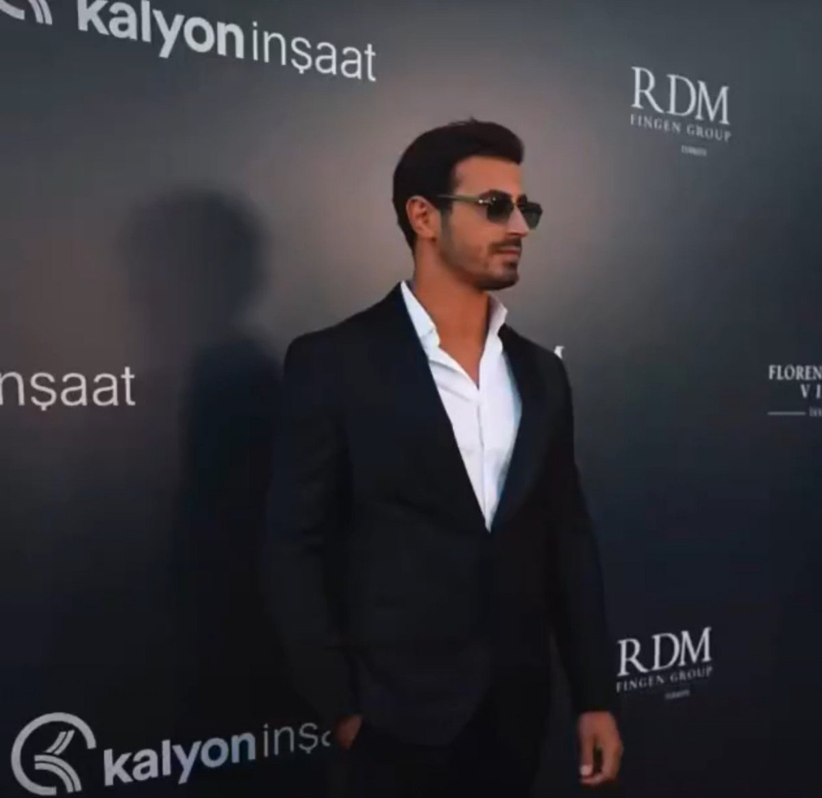 Nature_healls's tweet photo. The confidence and grace with which Emin carries himself ✨ He doesn't chase the spotlight he becomes one. It's so nice to see him getting the recognition he deserves. May he continue to shine, grow bigger and bigger with each step ❤️ 

#EminGünenç #arafta https://t.co/bdDQDpabl2