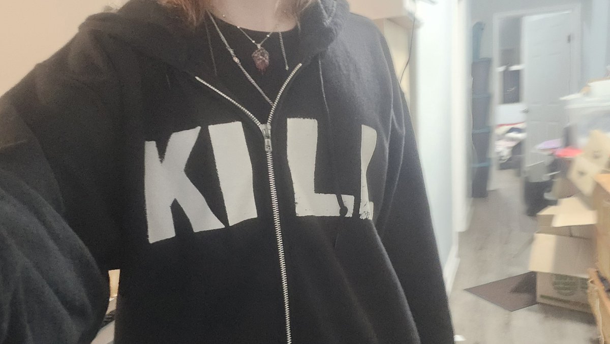 facinorousfox's tweet photo. i stole @s0u1bound's OLTH hoodie because its heat asf https://t.co/JAdrcEMtsR