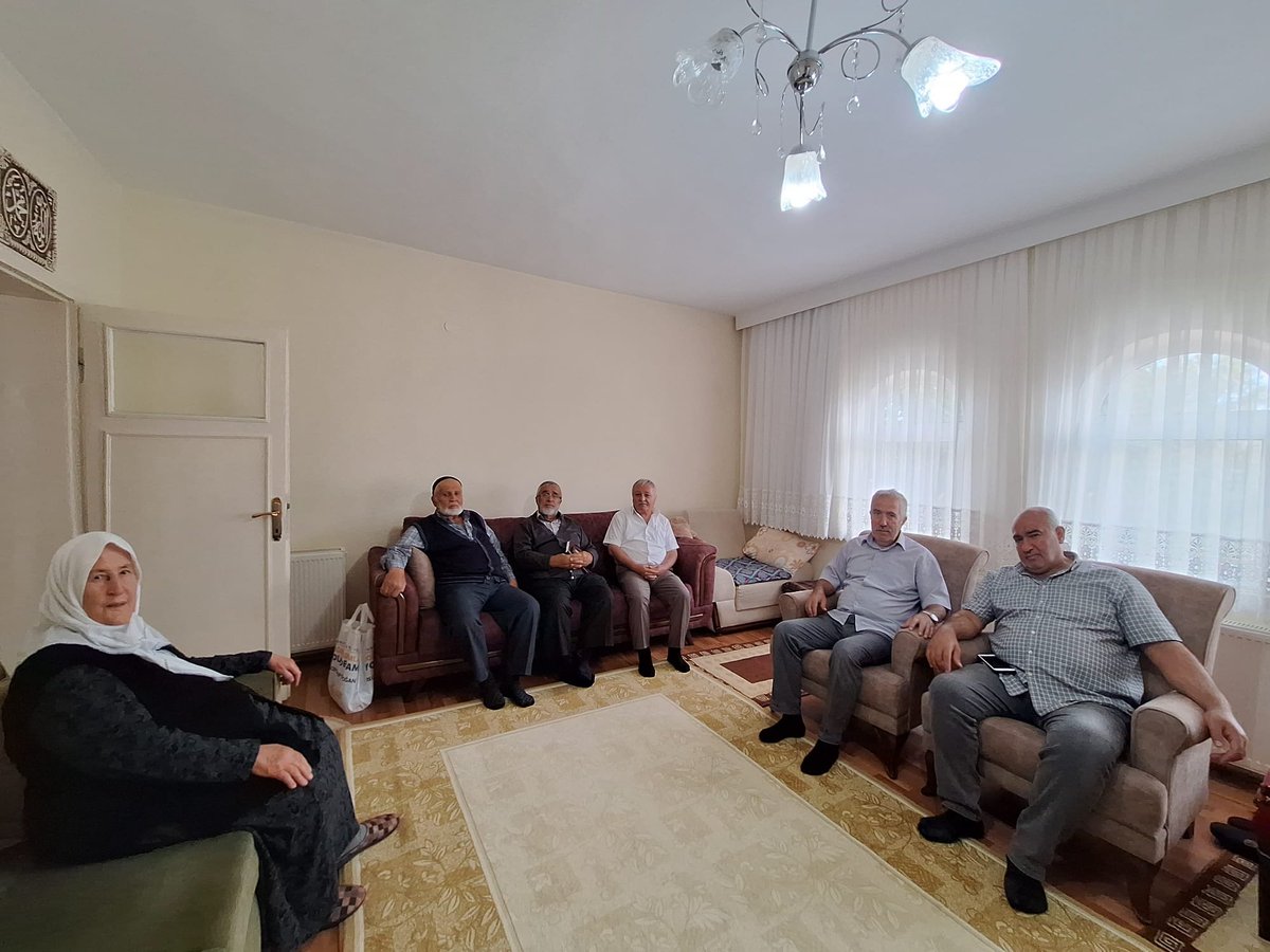 akparticubuk's tweet photo. Sosyal Politikalar Başkanımız Sn.@NECATAHN659530 ve Teşkilat Mensuplarımız Yaşlı ziyaretleri gerçekleştirdi. https://t.co/hw4mnHLBBq