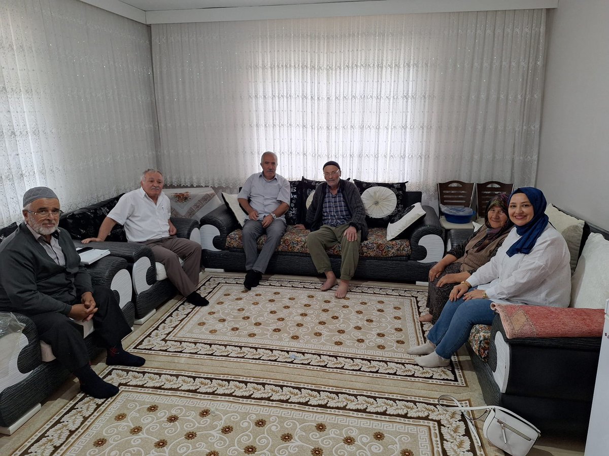 akparticubuk's tweet photo. Sosyal Politikalar Başkanımız Sn.@NECATAHN659530 ve Teşkilat Mensuplarımız Yaşlı ziyaretleri gerçekleştirdi. https://t.co/hw4mnHLBBq