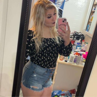 goddesskaylee32's tweet photo. Where are my American subs at fr 
#submissive #finsub #gooner https://t.co/LHl3qqCxJ6