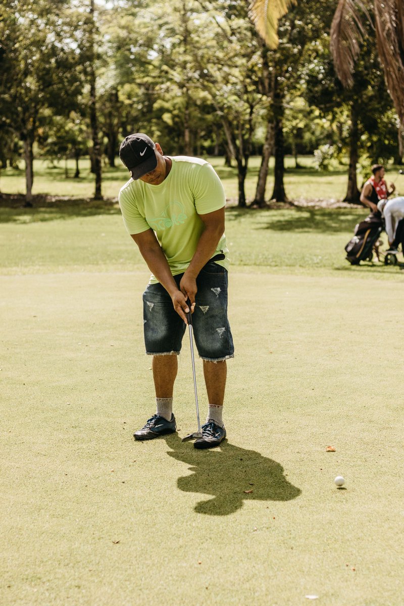 Ashleyb41114's tweet photo. Twenty minutes on the practice field after lunch gave my eyes a break from spreadsheets. Watching real flight instead of another screen felt like a small luxury in the middle of the workday. #LunchBreakPractice #ScreenRestGolf https://t.co/7PLnnRO5Nj