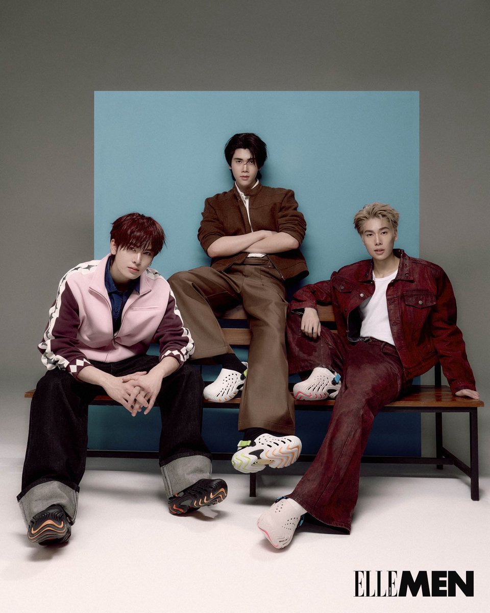 ElleMenThailand's tweet photo. สามหนุ่ม ภูวินทร์, ดัง และแซนต้า ชวนมาสำรวจอีกมุมของแฟชั่นผ่าน Crocs Echo II กับหลากหลายลุคที่เต็มไปด้วยความเท่และความเป็นตัวเอง ตั้งแต่สตรีตแวร์ไปจนถึงซิลลูเอตสุดคูล
 #ELLEMENX
#ELLEMENXPhuwinDunkSanta
#Crocsth
#EchoIIClogs https://t.co/bpwVZRAANs