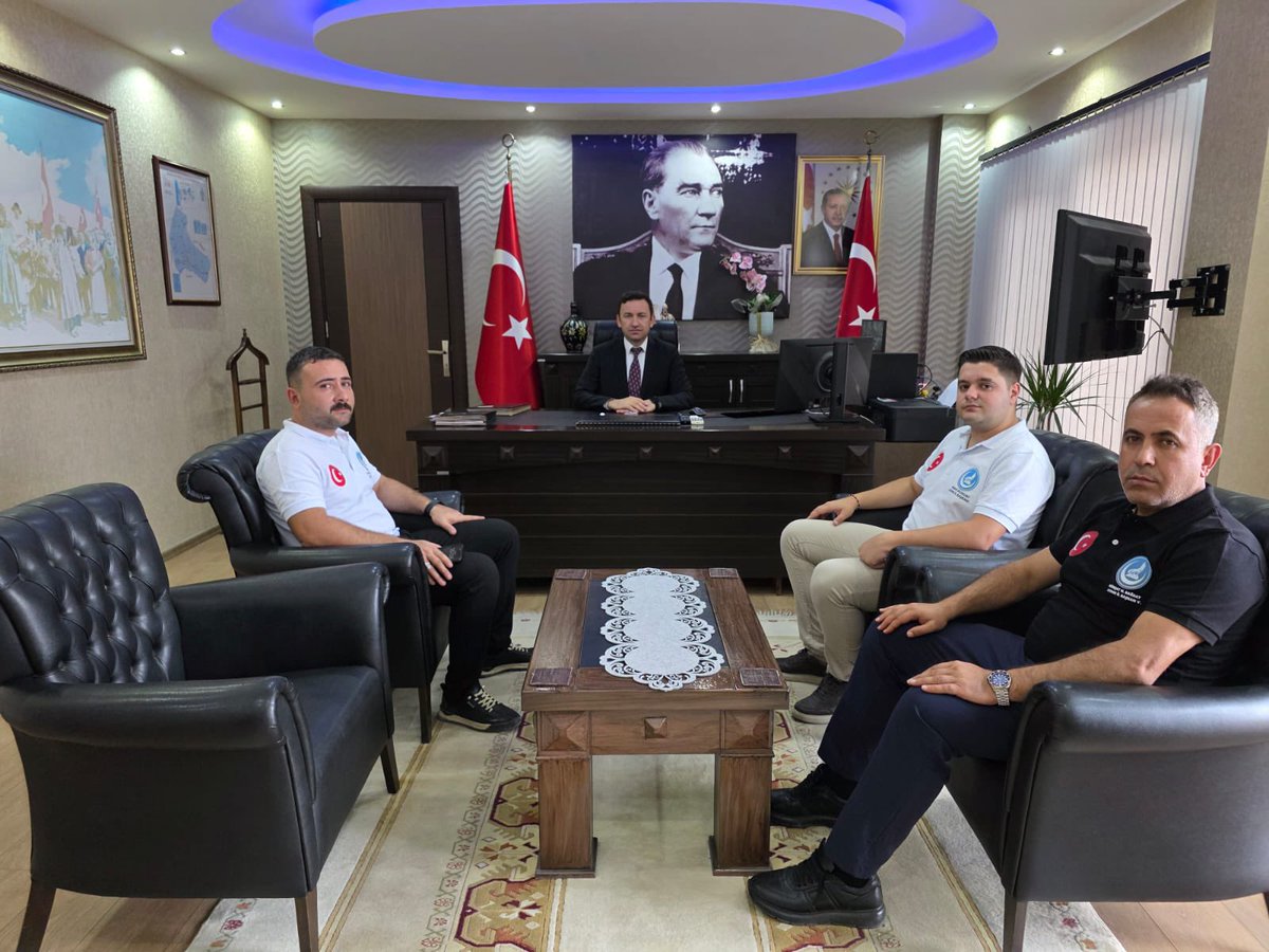 buharkentgov's tweet photo. Aydın Ülkü Ocakları Başkanı Sayın Okan BOZKURT, Aydın Ülkü Ocakları Başkan Vekili Sayın Kürşat Nurettin BAĞDAT ve Buharkent Ülkü Ocakları Başkanı Sayın Tuncay TUNCER, Kaymakam Vekilimiz Sayın Ahmet GÜLDEREN’i makamında ziyaret etti. https://t.co/8h6alBkhoE