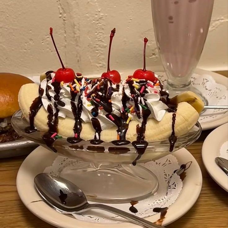 CAFEWOODD's tweet photo. Combo :: Banana Split https://t.co/QqxKLWklAf