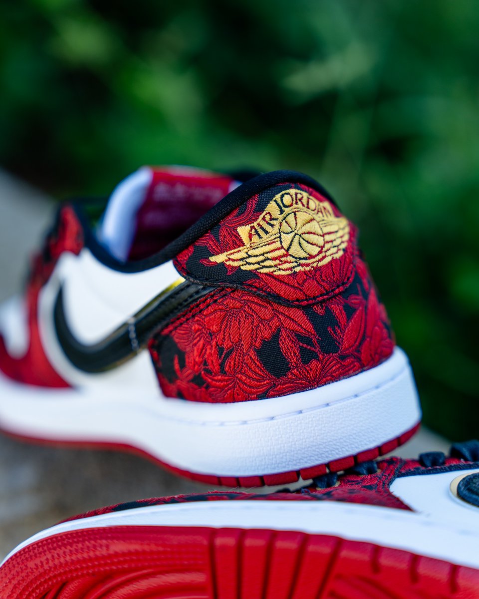 menscloset407's tweet photo. The ultimate tribute to a classic NYC closer arrives Saturday, September 26, 2026 at 10:00 AM with the Air Jordan 1 Low OG 'Garden'. 🏙️🌹

Hit our bio link to cop your pair on drop day!

#AirJordan1 #AJ1LowOG #AJ1Garden #SneakerRelease #Jumpman23 https://t.co/Py8FFnTgwq