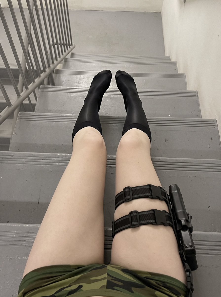Rumii_bby's tweet photo. pov: u took the wrong stairwell and now ur stuck with me :p https://t.co/81NC9D7m6s