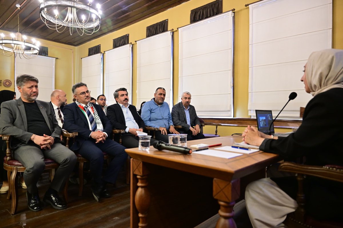 oktayyilmaz16's tweet photo. Gazze’de sadece hayatlar değil, üniversiteler ve gelecek de hedef alınıyor; fakat ilmin ve onurlu mücadelenin ışığı sönmedi sönmeyecek.

Bursa Teknik Üniversitesi’nin düzenlediği programda Gazze’deki yükseköğretim koşullarını ve akademik dayanışmayı konuştuk. El-Aksa Üniversitesi akademisyenlerine ve Rektörümüz Prof. Dr. Naci Çağlar’a bu kıymetli buluşma için teşekkür ediyorum.

📍Alev Alatlı Şehir Düşünce ve Sanat Merkezi
