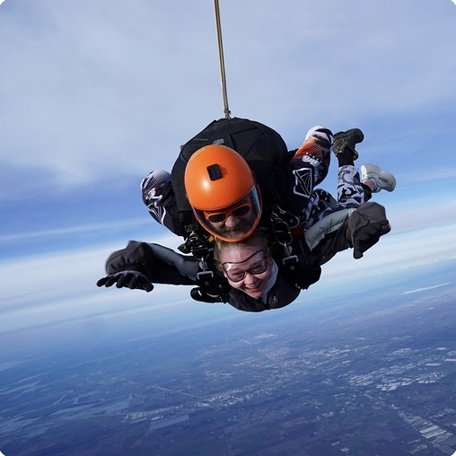 SimoneKJensen's tweet photo. Went tandem skydiving. Called my parents to tell them how amazing it was. The first thing my dad said?

“You didn’t even jump yourself” … https://t.co/5w2YDwznxQ