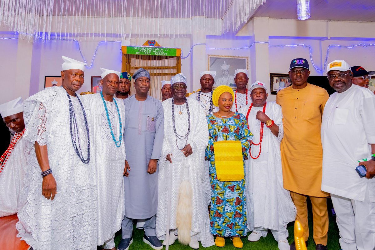 drobafemihamzat's tweet photo. During my rounds of consultations, I met with the Alapa of Apa Kingdom, His Royal Majesty, Oba (Dr.) Oyekan Adekanmi Ilufemiloye Ajose Possi III.

I spoke with His Majesty and listened to his thoughts on the people and future of Apa Kingdom. It is important that we remain connected to the people and communities we seek to serve. The work continues and together, we will keep moving Lagos forward.