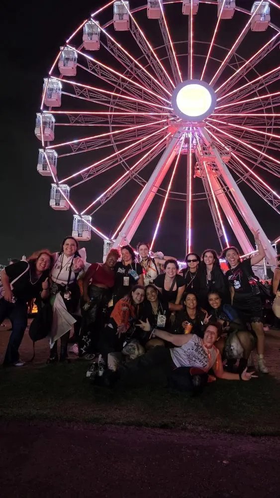 GBC_BRStay's tweet photo. @rockinrio A galera reunida https://t.co/ZkIpYzFgAa