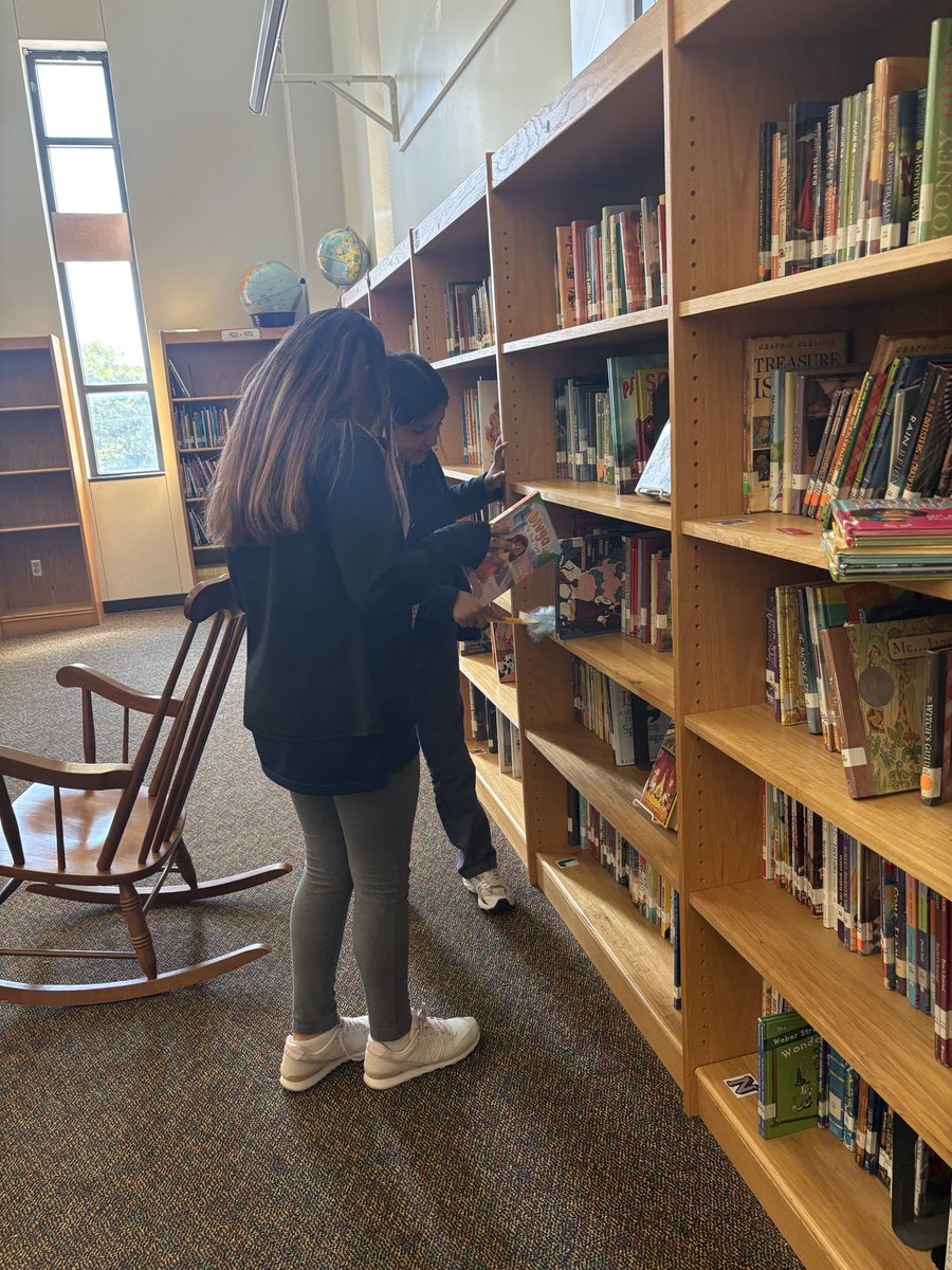 ASalazarLibrary's tweet photo. Our 5th graders are being excellent helpers in the library by learning how to shelf books, tackling daily tasks, and making book deliveries to the classrooms! @DISD_Libraries @DallasISDSupt @AngieGaylord https://t.co/bTNWJh4ERG