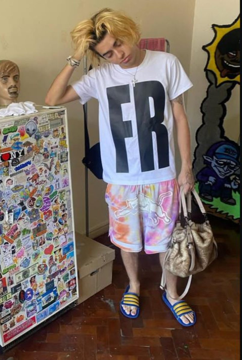 platatarada's tweet photo. Top 3 mejores outfits creadas por un humano: https://t.co/cU21DSFq9O