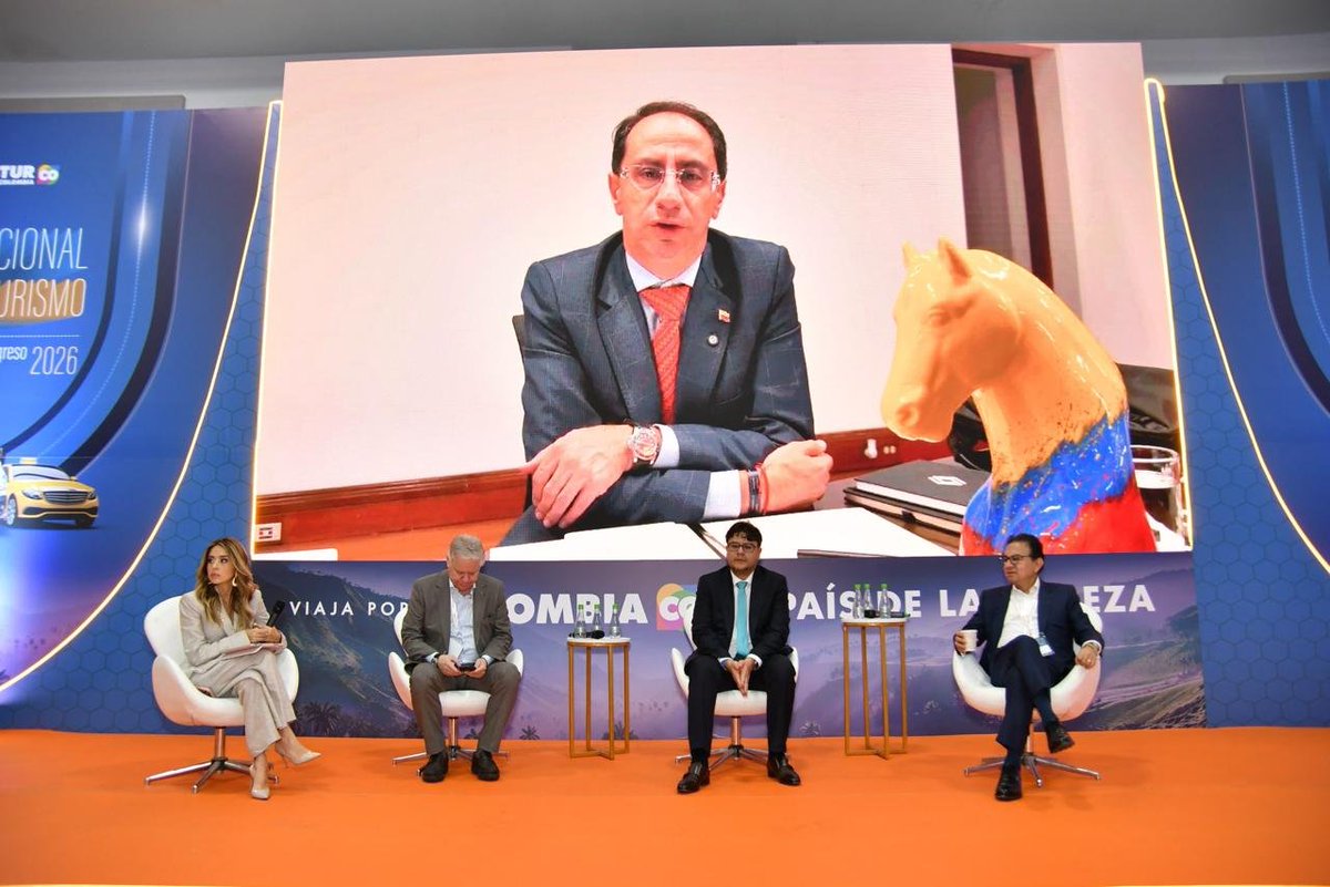 UNGremial's tweet photo. 🤝Unidos por el futuro del transporte 
En nuestra #UnidadGremial2026, Gobierno y sector empresarial suman esfuerzos para fortalecer la política pública y avanzar hacia un transporte más seguro, sostenible y conectado. 🇨🇴
Un diálogo que construye país y fortalece nuestro sector. https://t.co/SNXe7RSqjc