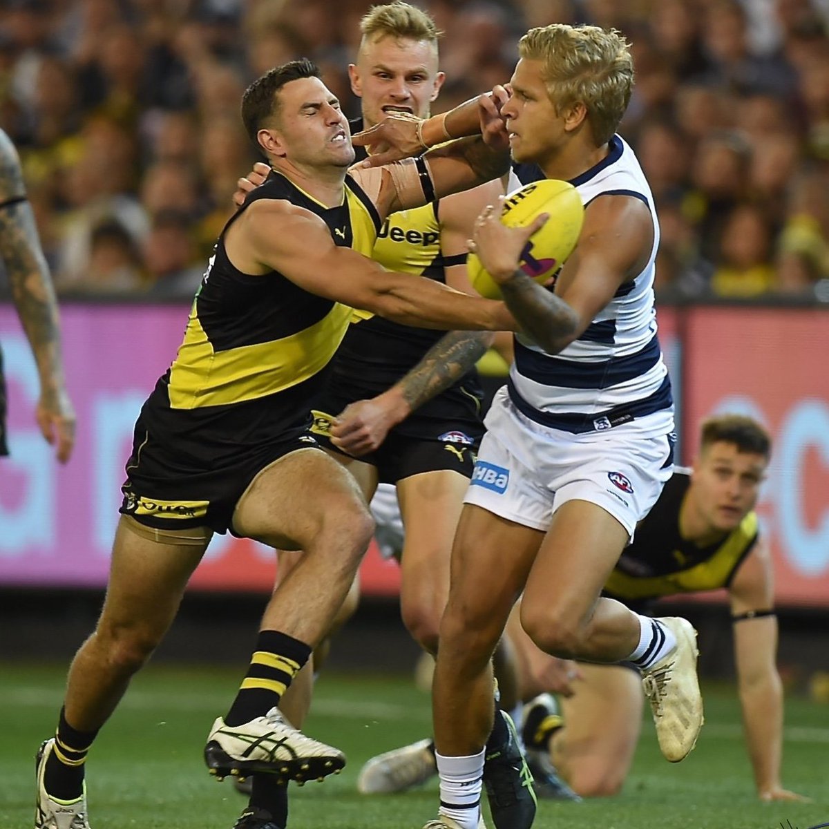 Tigers_of_Old's tweet photo. He may play for a different club now but #JackGraham's selfless heroics to play though a shoulder injury (that he missed the GF for) to help get us over the line in the 2019 Prelim should never be forgotten.💪🐯

#gotiges https://t.co/OVxGIRsx9F