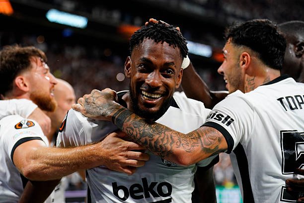 _Amir_Murillo_'s tweet photo. Beşiktaş. 🦅 https://t.co/YNiPisdVHC