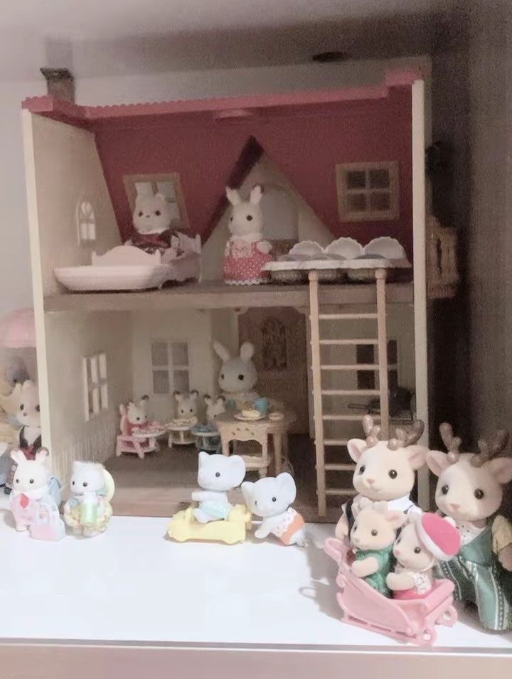 KAngel_111's tweet photo. Meu culto taxidérmico com fofura obrigatória. #sylvanianfamilies https://t.co/uuUwqkyTH9