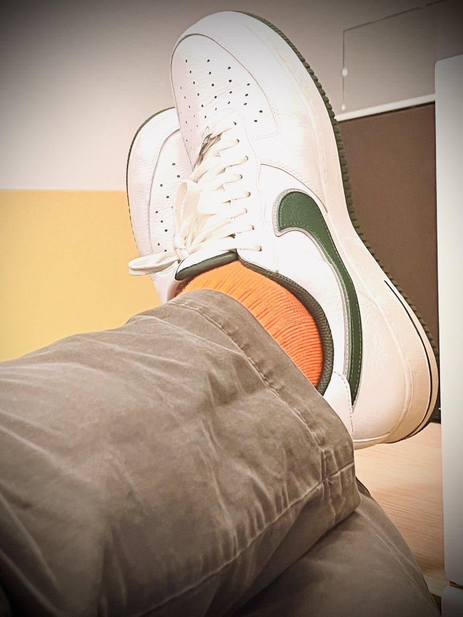 thtcorporateguy's tweet photo. Thursday rotation 👟
Another day, another pair in the rotation. Keeping it simple, keeping it fresh, and letting the sneakers do the talking.
👟: Nike AF1 low “Four Horseman Lebron”
What’s on your feet today? 👀
#yoursneakersaredope
#cultureinmotion
#corpratesneakerguy
#kotd