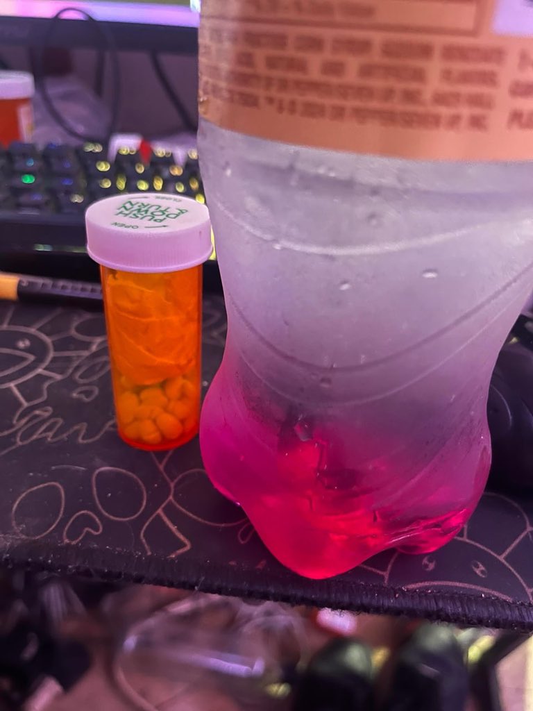 DRANK3t's tweet photo. Eating good siping better https://t.co/qgHa7Kzeqx