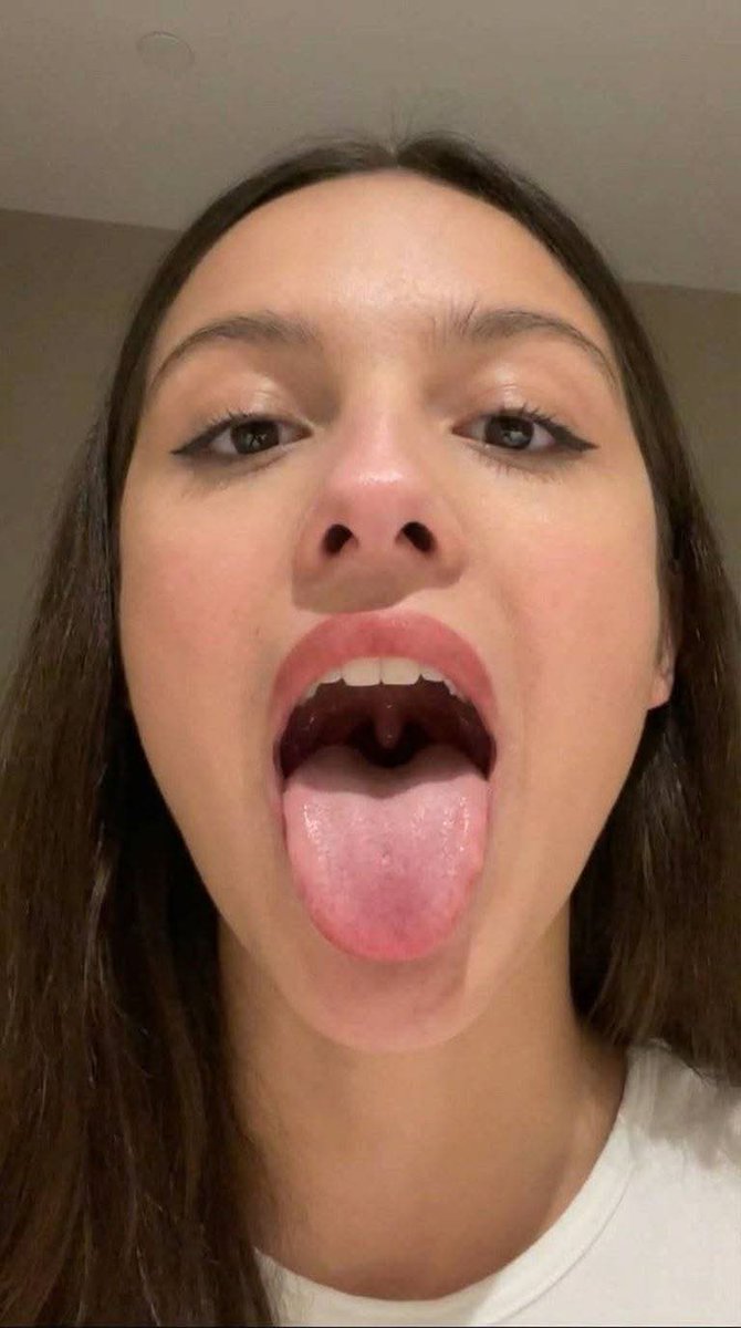 graciispet's tweet photo. I wanna suck cock with her so bad😵‍💫 
I wanna see her drooling on it then taking it out of her mouth while it’s still covered in her spit and put inside my throat until I’m choking on it 😖😵‍💫😩 https://t.co/Em35KnVbjT