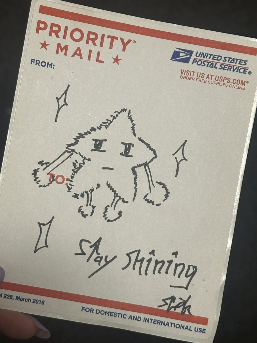 storyoflights's tweet photo. GUYSS this dude was doodling stuff i told him to do my fluffy n when it came to text i said js idk anything and he chose to write stay shining like ?! shinee is everywhere https://t.co/jmqEejdsQN