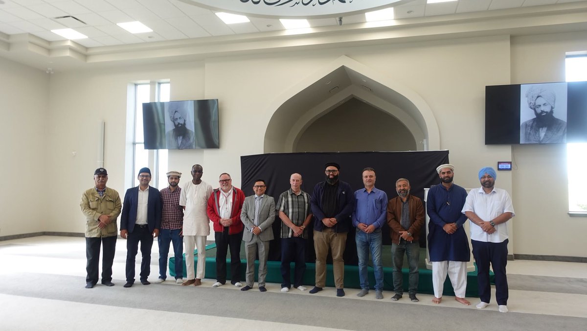 Cpt_Derek_Kerr's tweet photo. It's #TBT, @PresidentAMYA! I am so grateful to have met you in Saskatoon earlier this year. Together, we are building bridges across faiths. Thank you, @AhmedsRash of @VoiceOfSask for the introduction. https://t.co/N5YAlT2hN7
