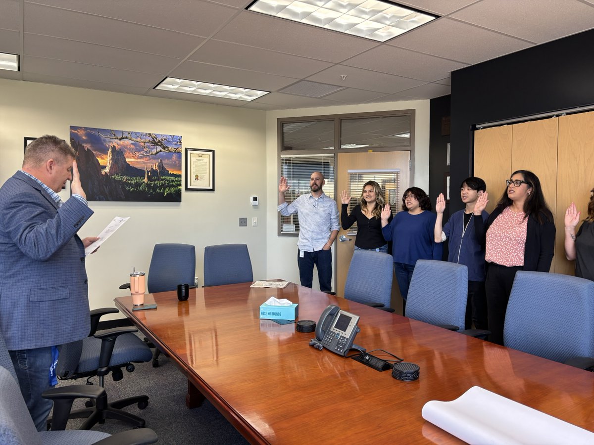 ClerkEPC's tweet photo. Did you know our office is in the Colorado Constitution? It's why our employees take oaths when they start. This Constitution Day, we’re proud to carry out our responsibilities accurately, securely and transparently for you ✋🇺🇸

#ConstitutionDay #ElPasoCounty #LocalGovernment https://t.co/SAOzAN8The