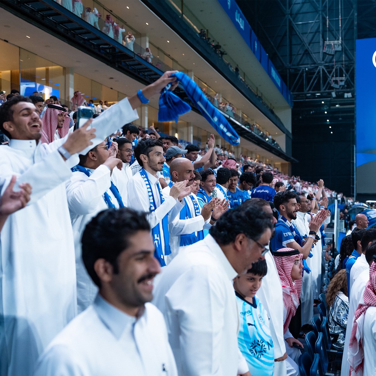 Alhilal_FC's tweet photo. 🔹 جماهير "الهلال" تعيش تجربة مميّزة في منطقة كبار الشخصيات بـ "المملكة أرينا"