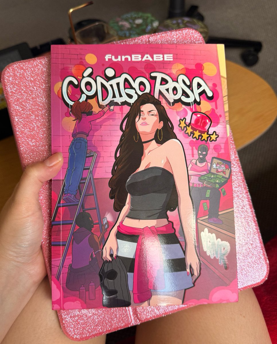 withtsky's tweet photo. Código Rosa chegou no Canadá! 🇨🇦 
São 7 anos acompanhando a trajetória e a criação de tudo isso aqui! 7 anos admirando e sendo fã dessa streamer, YouTuber, empresária, cantora, mãe e agora não só autora e escritora como BEST-SELLER! Será que a Matsui aparece em algum livro? 🥹💖 https://t.co/nGPxM7kNmQ