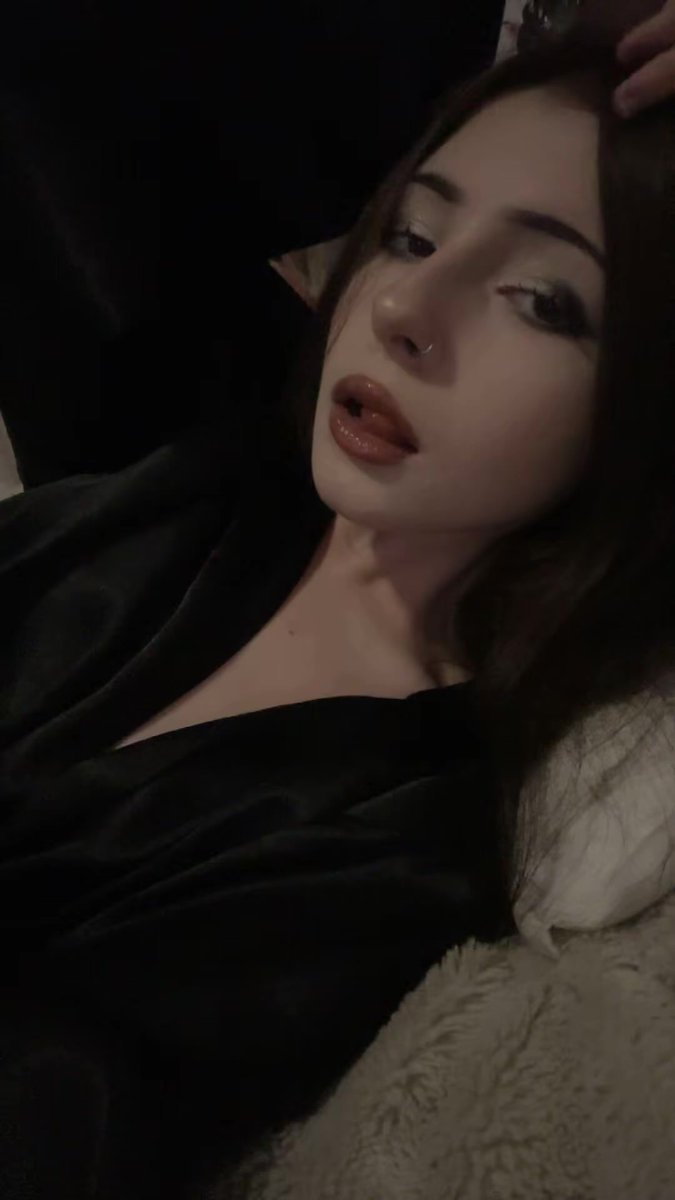 FRinnna's tweet photo. сегодня на женственном вайбе https://t.co/rAhcvMbEEL