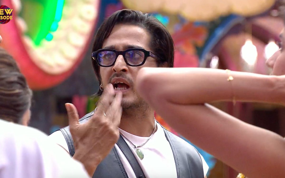 BollySpy's tweet photo. #BiggBoss20 | #QaziTouqeer Vs Half Of The House

RT 🔁 If You Support Qazi? https://t.co/IXPJ4kLLTO