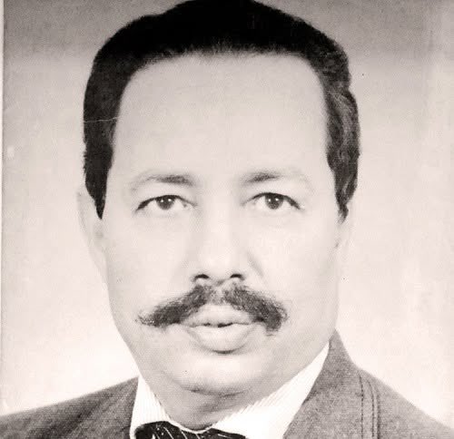 IAlbostani's tweet photo. من مختار باريس الدائم واكبر مشائيها الى مناضل تحرير وصحفي يحمل كيس بلاستيكي فيه صحف وكتب حصيلة يوم نصفه اكلته المقاهي الى حافظ الشعر الجاهلي يلقيه باسلوبه العذب الى مهتم بالحيوانات والنباتات طيني السحنة بشعر كث صاخب الضحكة ملابسه بالوان نافرة و يحب سمك السلمون واكثر هذا هو الباهي https://t.co/bwYKZVTGYA