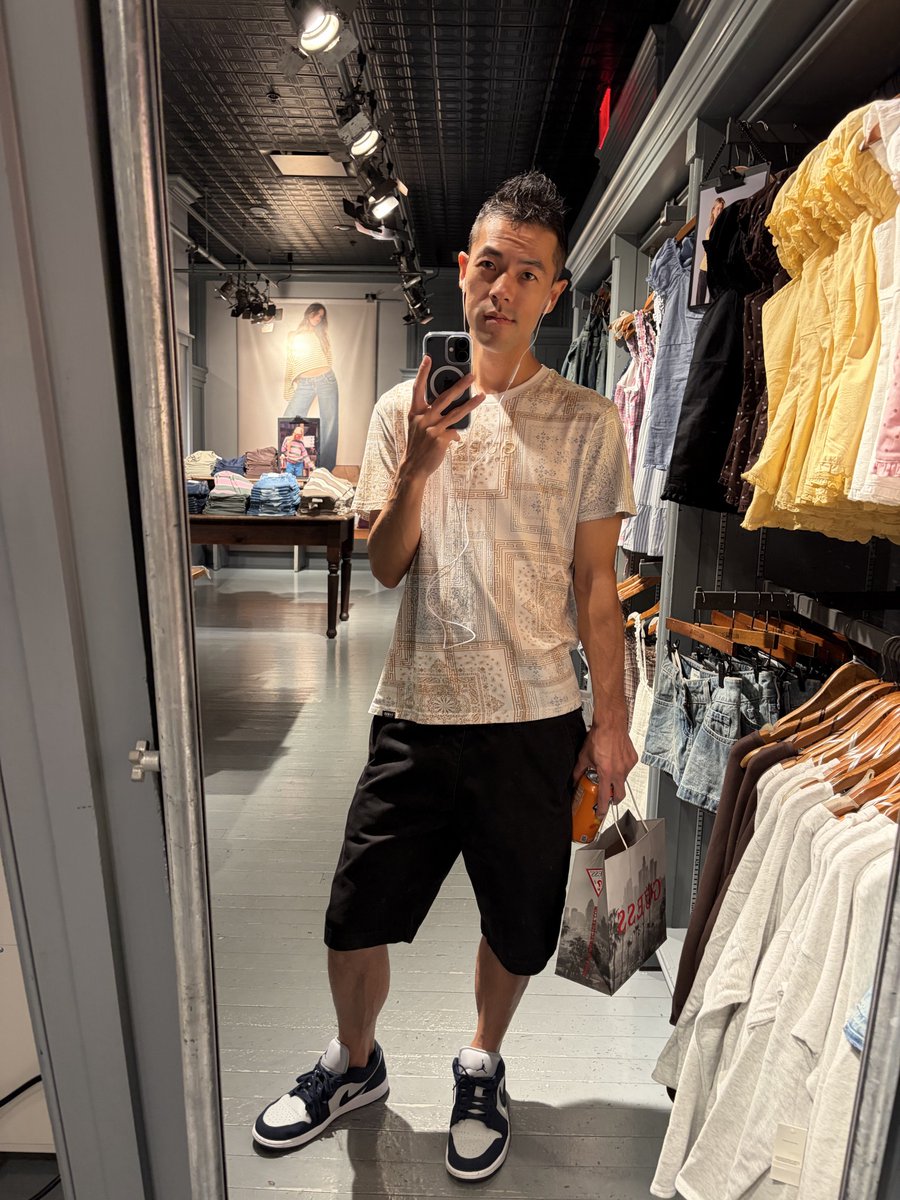 todd2k2's tweet photo. #selfietime #shopping #themall #fashion #aj1 #outfit #asian #boys #single https://t.co/rEfocVhVog