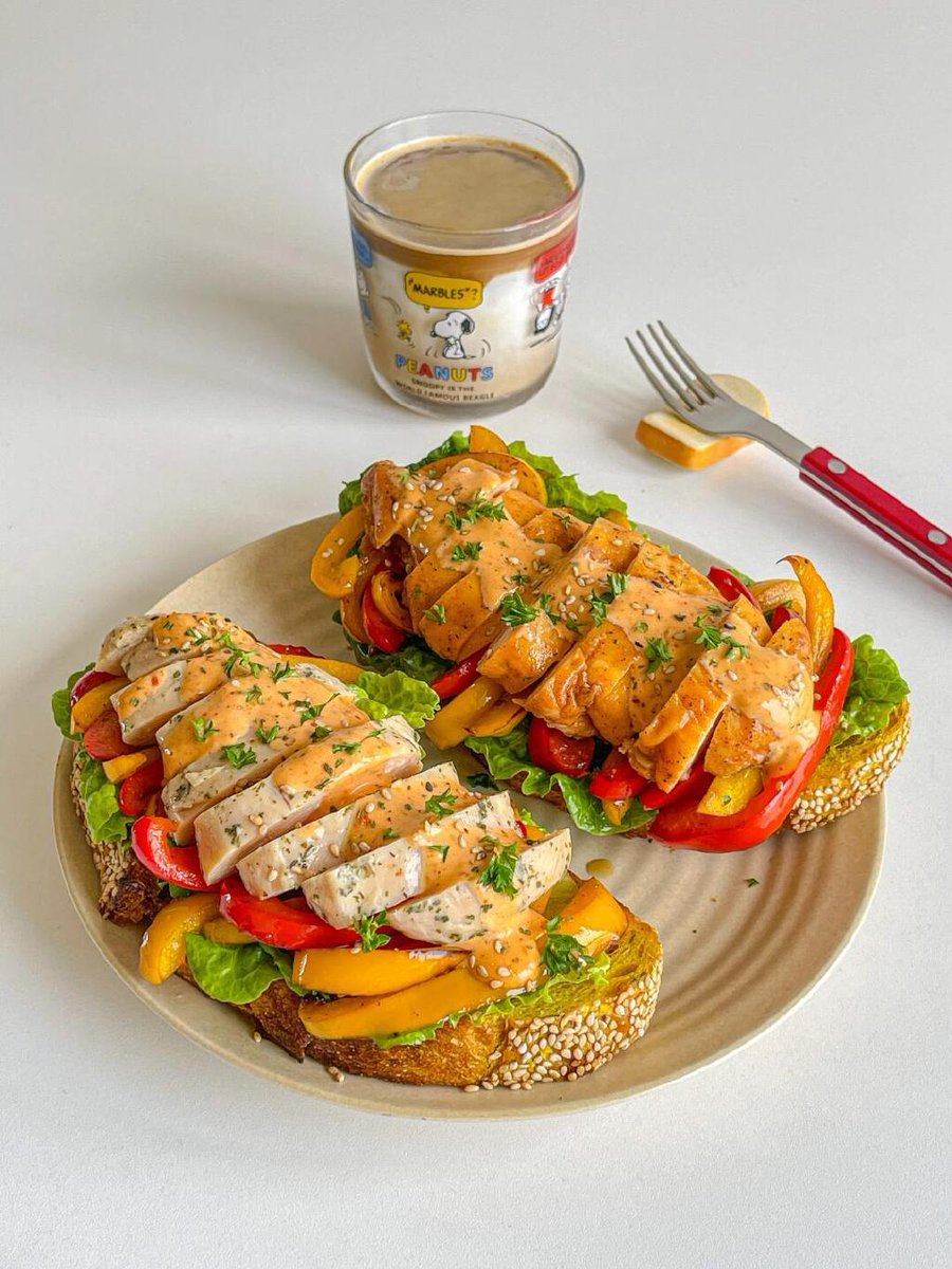 bonbr974940's tweet photo. Lunch hit different today – homemade chicken salad sandwich + cold iced tea, no takeout, all cozy vibes ， https://t.co/nA4C4Qywhy