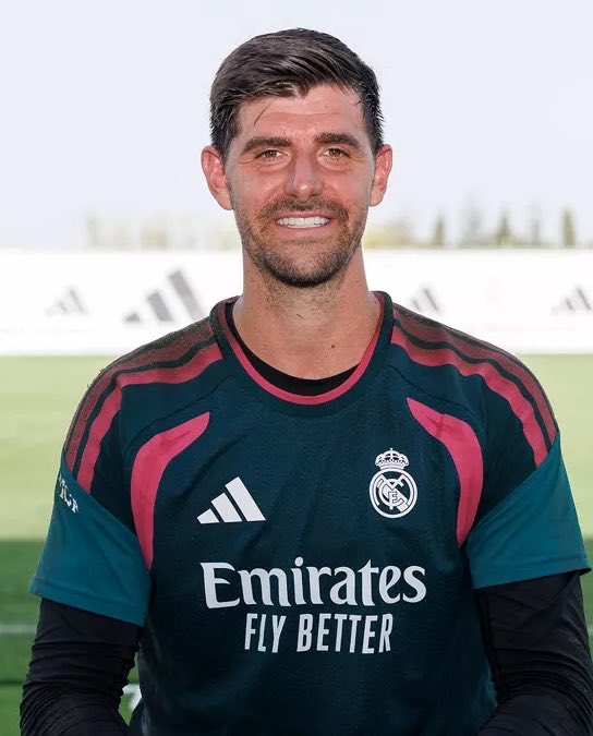 theMadridZone's tweet photo. 🚨 Thibaut Courtois: “Life after football? Maybe I’ll work at Real Madrid’s GK department, build a top academy and developing the next Courtois instead of buying one.” @samleveridge 💎 https://t.co/j1AMj7DYeb