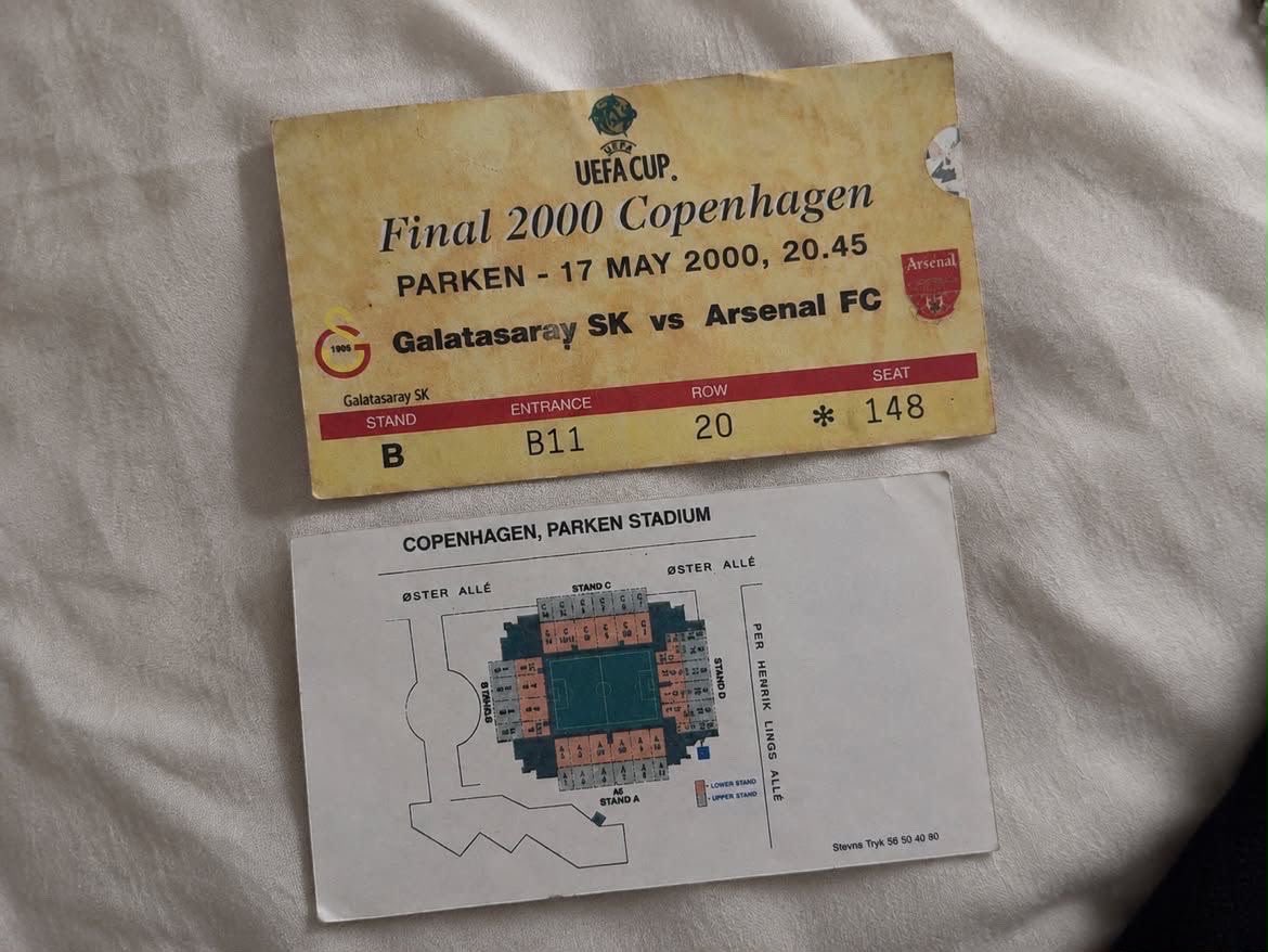 isliahmet's tweet photo. Al müzede Sergile  @GalatasaraySK  @EuropaLeague  

17-05 -2000  PARKEN 🏟️ https://t.co/HablolNmy2
