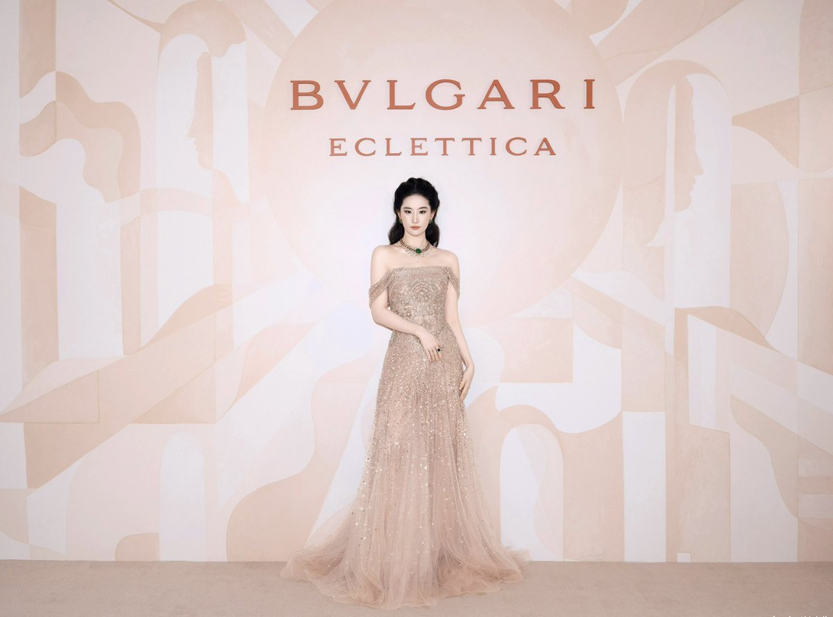 joyyyyside's tweet photo. Queen Liu Yifei @yifei_cc x #Bvlgari #Kaleidos ✨ @Bulgariofficial 

#LiuYifei #刘亦菲 #劉亦菲 #CrystalLiu #LưuDiệcPhi #หลิวอี้เฟย #Л��Ифэй #유역비 #リウ・イーフェイ #リウイーフェイ #YifeiLiu #Mulan #MeetYourself #花木兰 #TheTaleOfRose #BvlgariHighJewelry #Eclettica #宝格丽 https://t.co/qwmx3KYPMy
