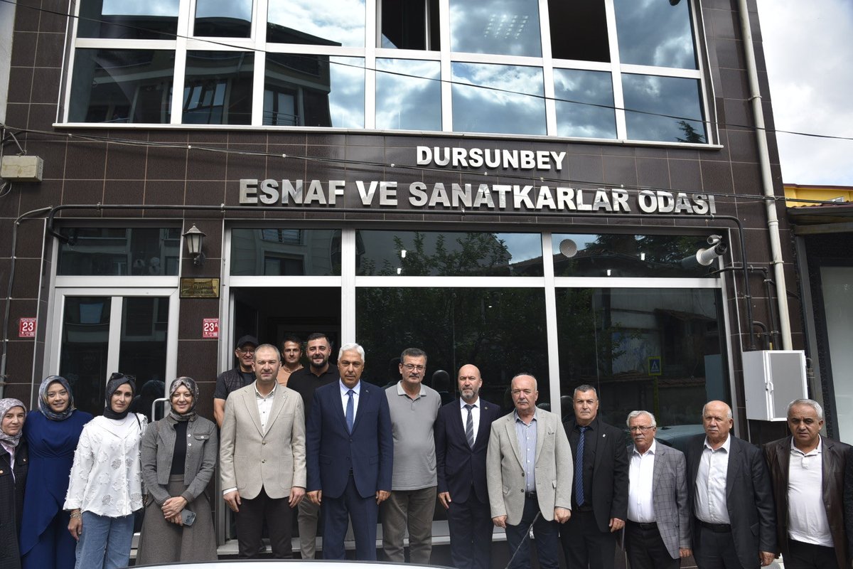 BarisOzerol's tweet photo. 📍Balıkesir 

Dursunbey Esnaf Odamızı ziyaret ederek Esnaf Oda Başkanımız İsmail Tahtalı ile bir araya geldik.

İlçemizin ticaret hayatını, esnafımızın talep ve beklentilerini değerlendirdik. Alın teriyle Dursunbey’in ekonomisine katkı sunan tüm esnaf kardeşlerimize kolaylıklar diliyorum.

Nazik ev sahipliği için Başkanımız İsmail Tahtalı’ya teşekkür ediyorum.

#TürkiyeYüzyılıBuluşmaları