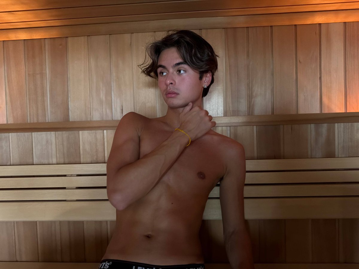 polochon_OF's tweet photo. Chill with me in sauna?😏 https://t.co/S2yfLslIbY