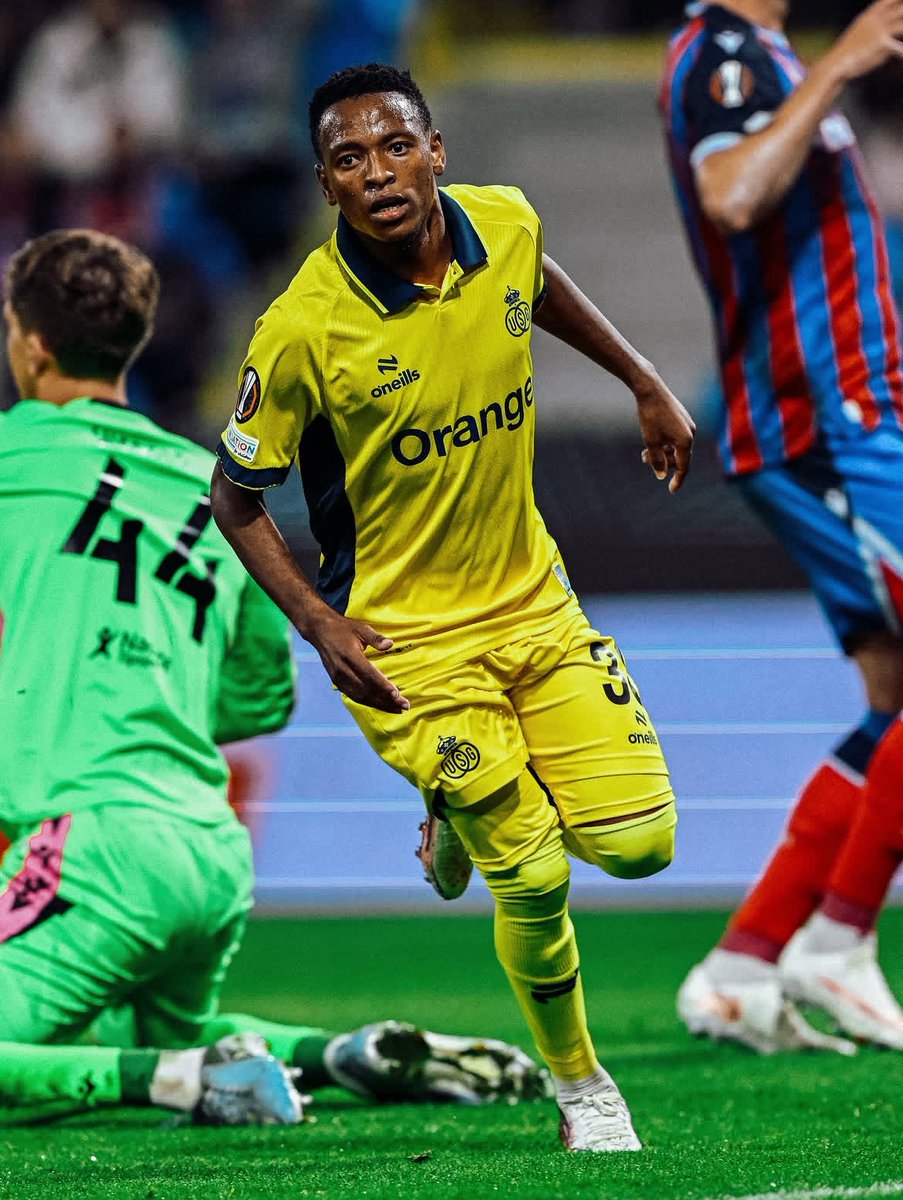 sa_mazwi's tweet photo. 🇿🇦❤️ LOOK AT WHAT THIS MEANS TO RELEBOHILE MOFOKENG!

You can see just how much this moment means to him by the way he’s celebrating! 🥹🔥

18 minutes into his Europa League debut and he finds the back of the net! ⚽️🇿🇦🫡

What a special moment for the young star! 🌟 https://t.co/CjPiLtfyty