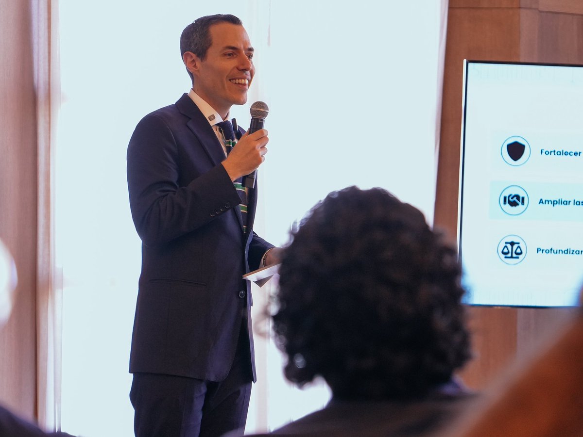 jasanchezmx's tweet photo. Hoy acompañé a mi amigo Juan Alberto Salinas en su Segundo Informe como regidor de Guadalajara.

Me da gusto que sea también su primer evento público como parte del Partido Verde. ¡Bienvenido! Aquí vamos a trabajar juntos por Guadalajara. @pvem_jalisco @partidoverdemex https://t.co/gjNSWdEotm