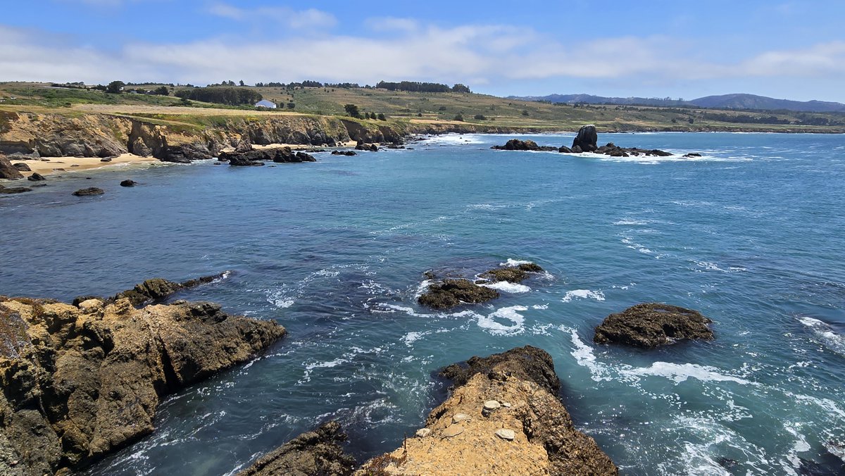 aileq157404's tweet photo. Just wrapped up a quick day trip to the coastal lighthouse! Fresh sea air, warm sunlight, and that perfect view—total recharge mode activated. https://t.co/7s86icBfMl