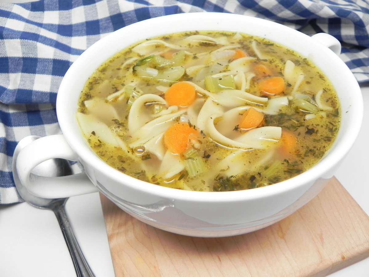 alisp927358's tweet photo. Just had the coziest homemade chicken noodle soup for dinner—warm, salty, and perfect for this crisp autumn evening! https://t.co/hXE8ckVyDL