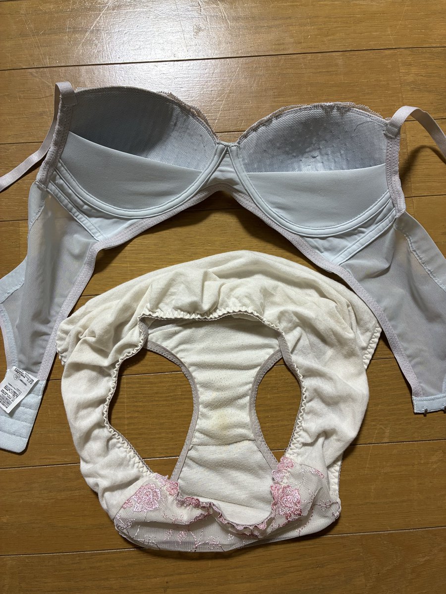 bicepcentr's tweet photo. 昨日の仕事下着です。汚れはありませんがいい匂いの雌臭が付いてました https://t.co/d5WFQpZQS1