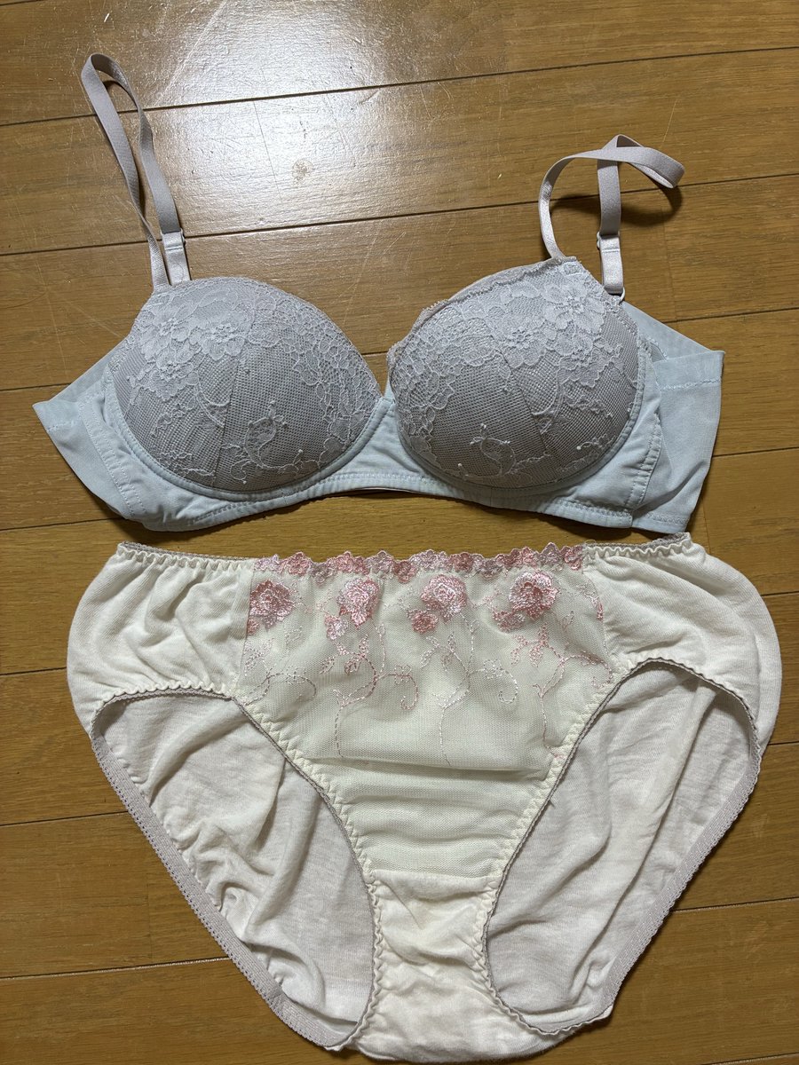 bicepcentr's tweet photo. 昨日の仕事下着です。汚れはありませんがいい匂いの雌臭が付いてました https://t.co/d5WFQpZQS1