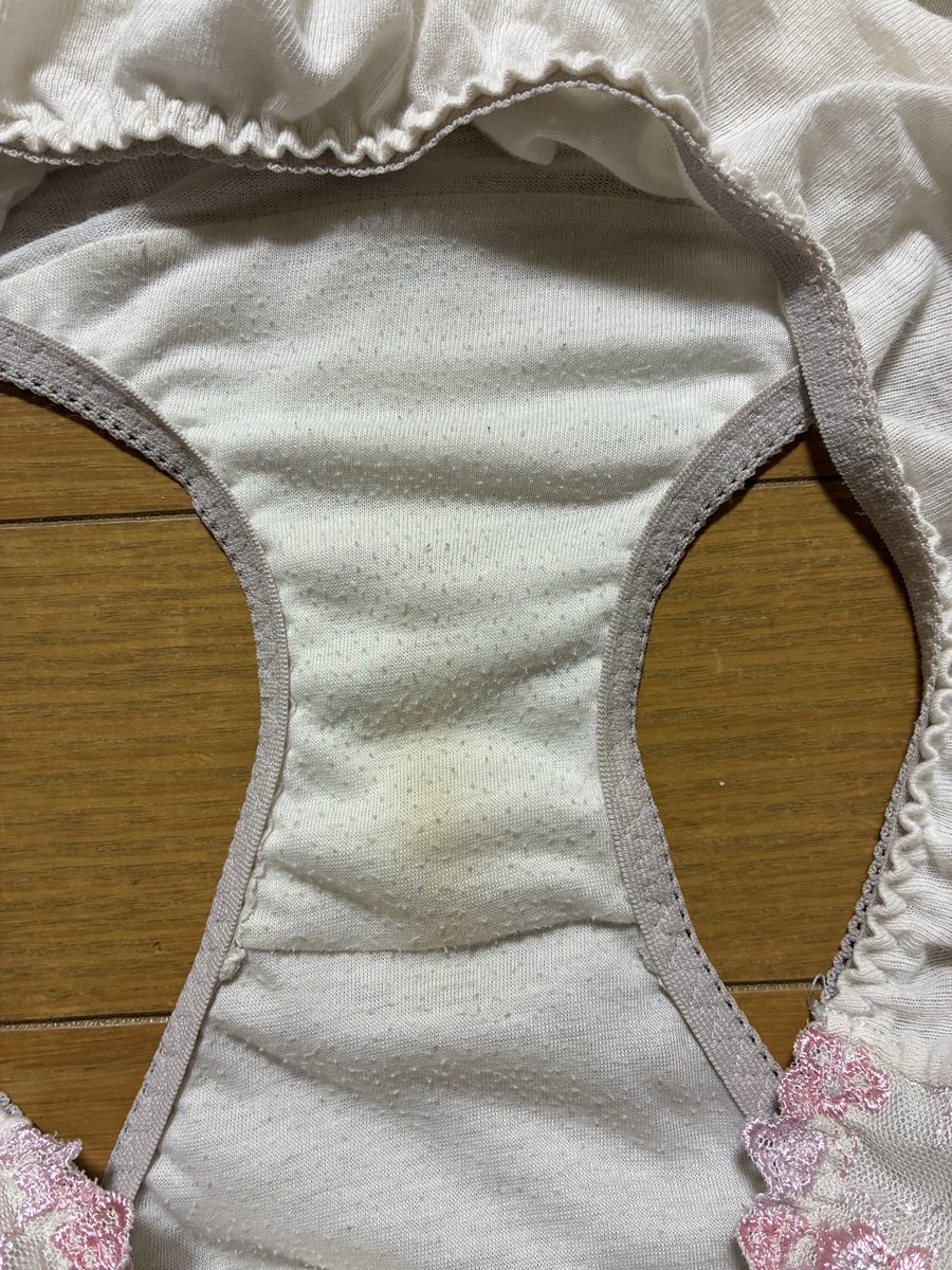 bicepcentr's tweet photo. 昨日の仕事下着です。汚れはありませんがいい匂いの雌臭が付いてました https://t.co/d5WFQpZQS1