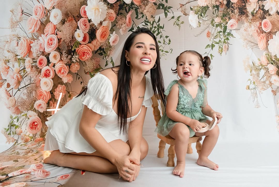 karlybustillo's tweet photo. Una princesita cumplió sus 2 añitos felicidades pequeña te amamos 🥹💚
Foto 📸 https://t.co/4LEpmVyrUf