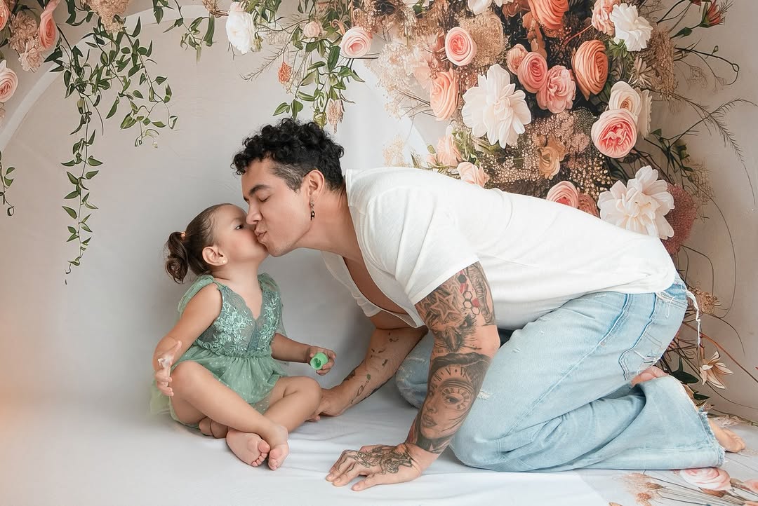 karlybustillo's tweet photo. Una princesita cumplió sus 2 añitos felicidades pequeña te amamos 🥹💚
Foto 📸 https://t.co/4LEpmVyrUf