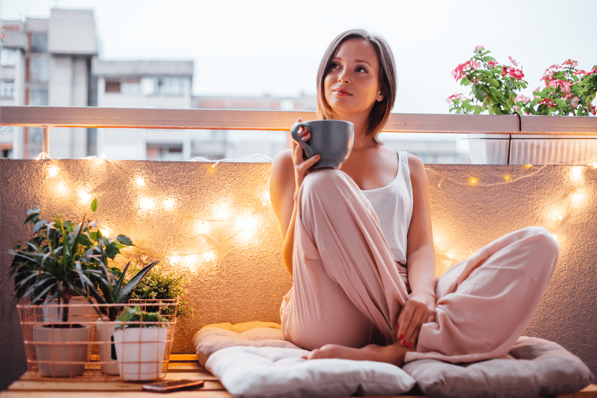anikb759568's tweet photo. Just sipping iced coffee and flipping through a magazine on the balcony—this is the kind of slow, perfect afternoon we all need sometimes. https://t.co/IhisTQunKv