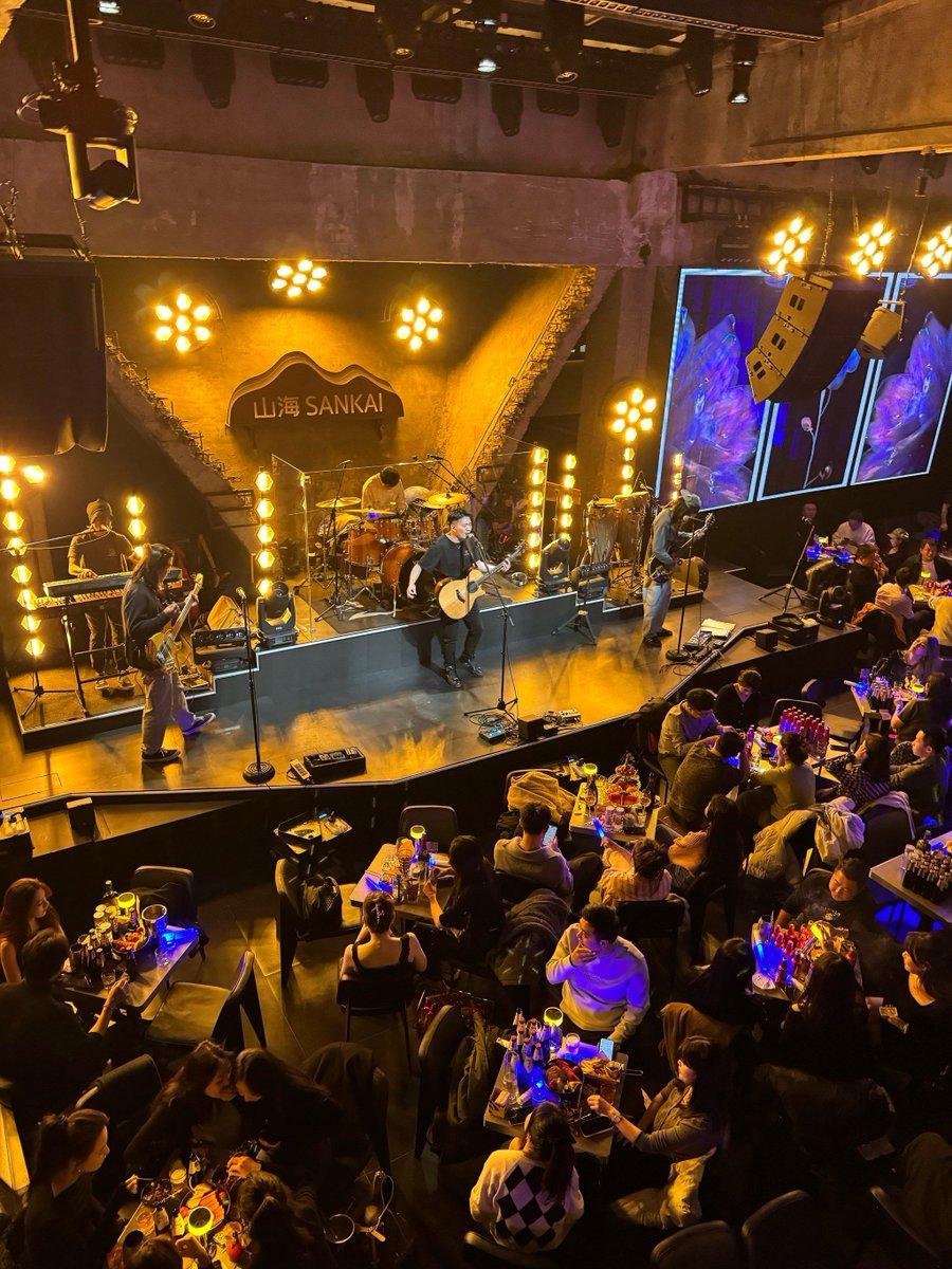 gobakimhj's tweet photo. Tonight’s indie folk live show at the downtown venue is packed with raw acoustic vibes and a voice that gives you chills. Don’t miss this!， https://t.co/Bu9lU4fnNw